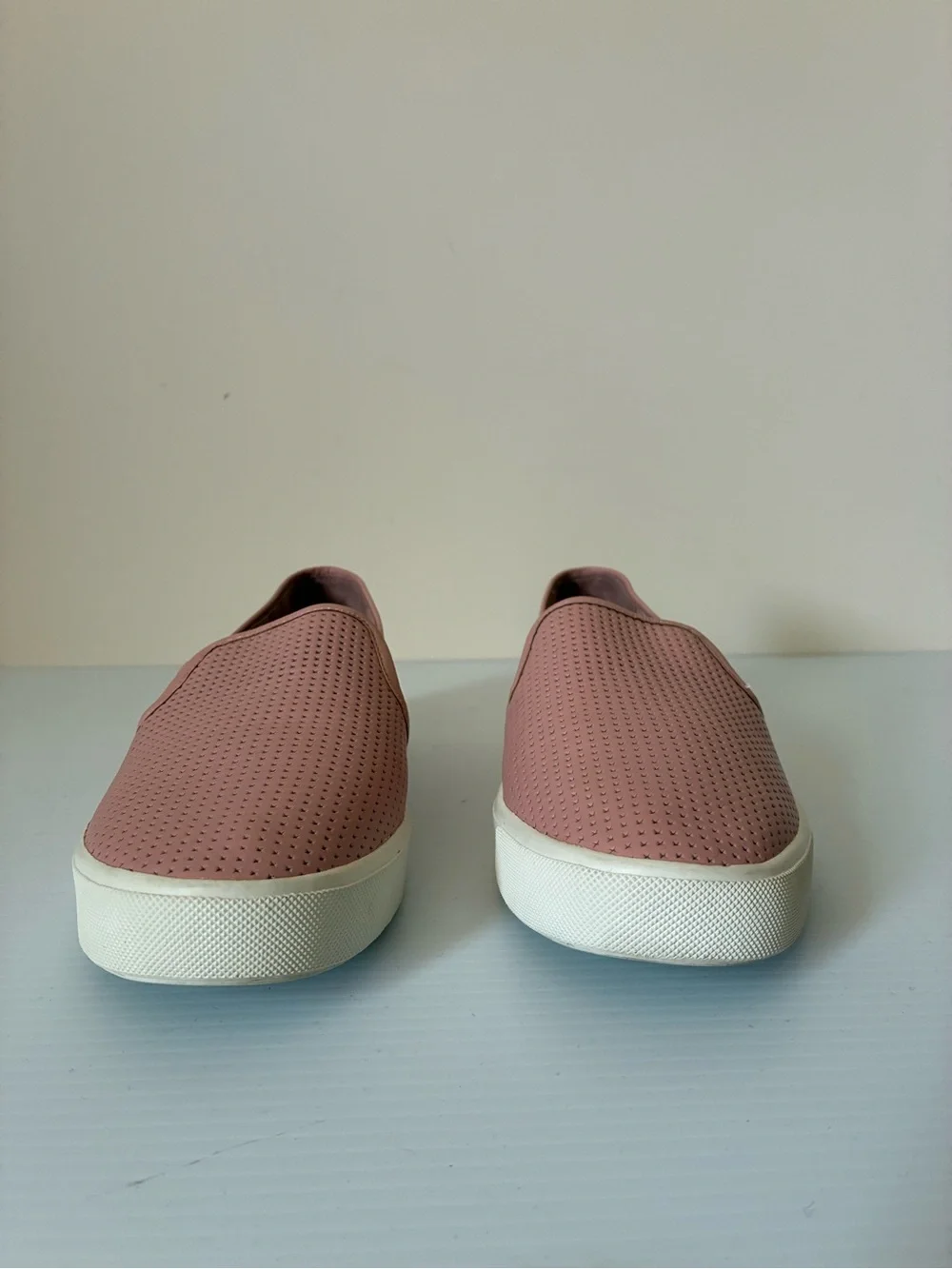 Vince Blair Perforated Leather Pink Blush Slip-On Sneakers size 6